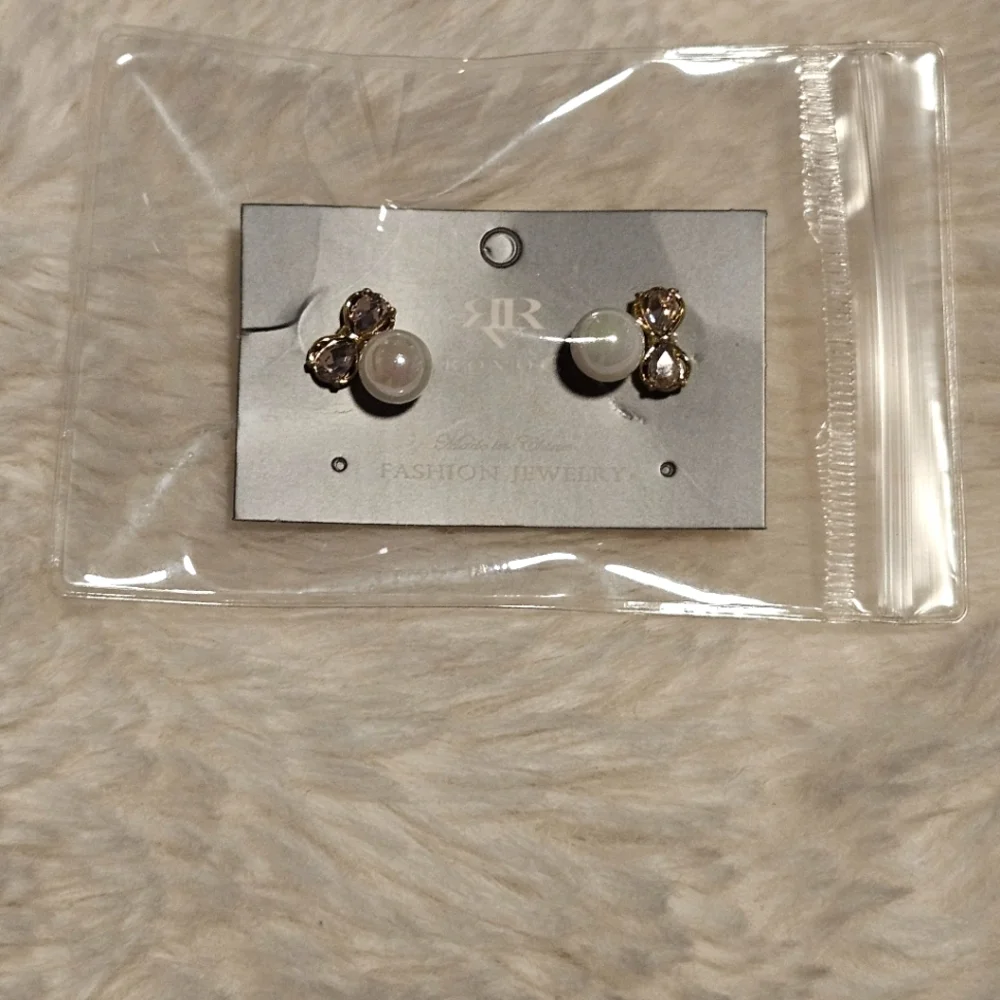 Pink Bow-Tie Pearl Earrings NEW - Picture 3 of 3